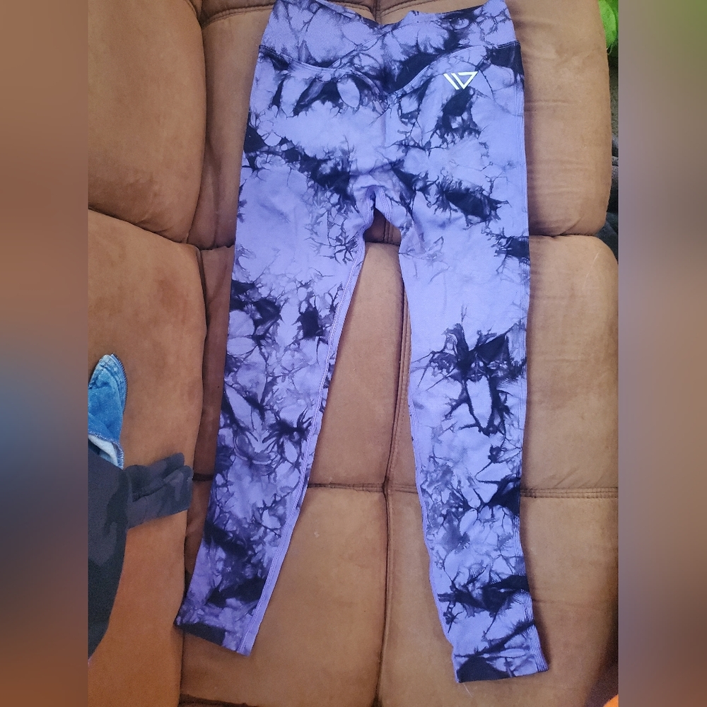 Limitless 'Jayda' V Cut Waist Band Scrunch tye dye leggings